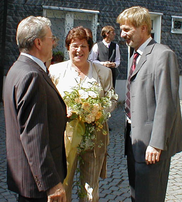 Das Brautpaar mit Pfarrer