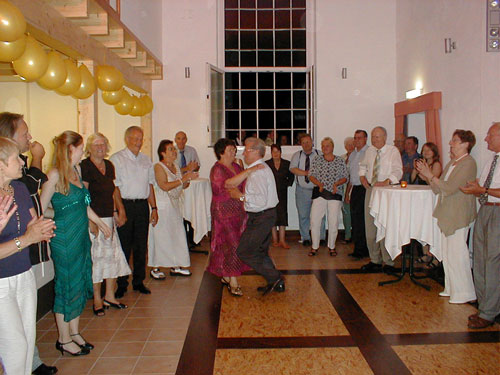 Brautpaar mit Schwung